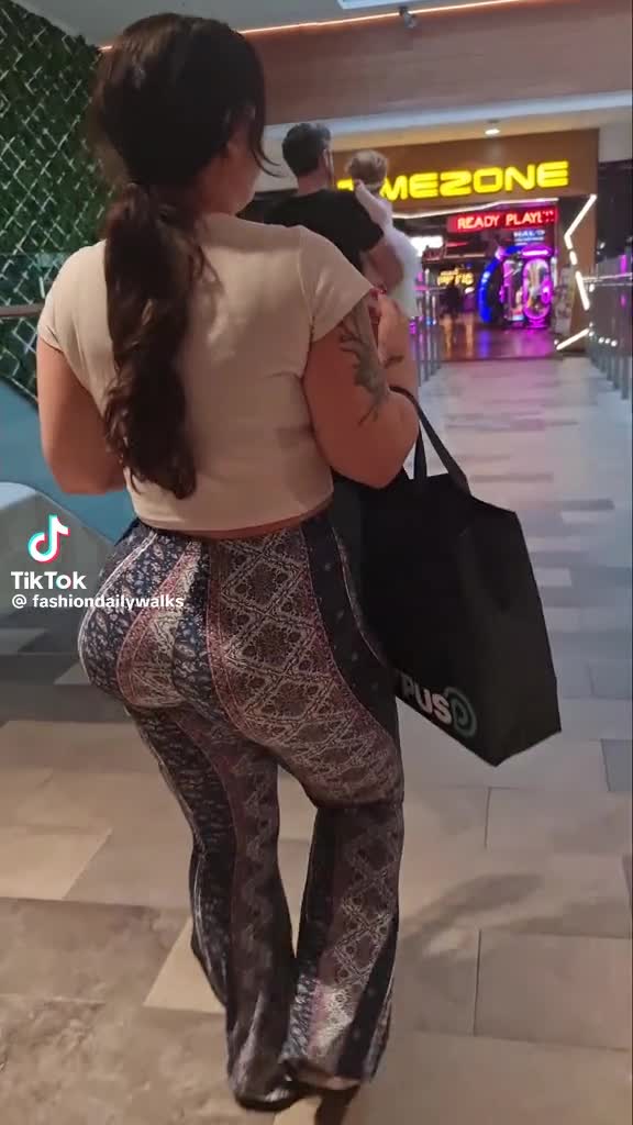 Video 450599 from Mandy Lee / tanlinepeach / mandyleewalks