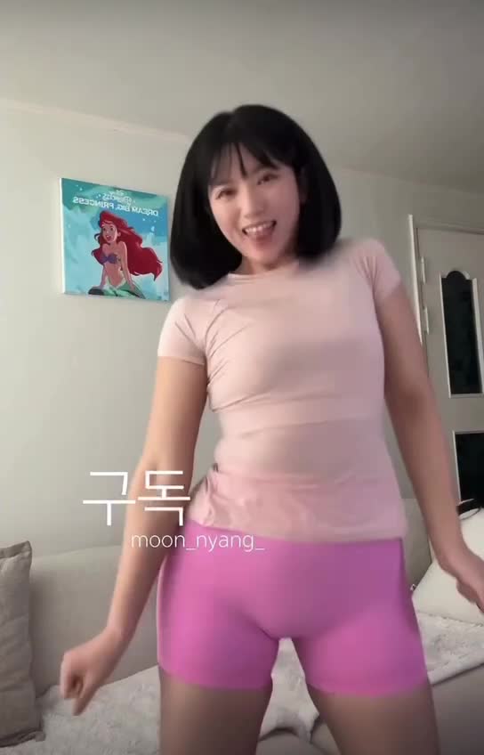 Video 580745 from Heeheemoon / moon_nyang_