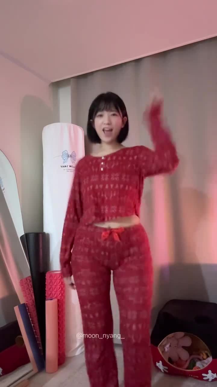 Video 580769 from Heeheemoon / moon_nyang_