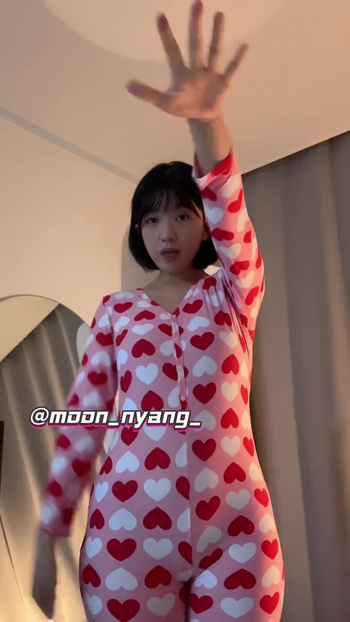 Video 580771 from Heeheemoon / moon_nyang_