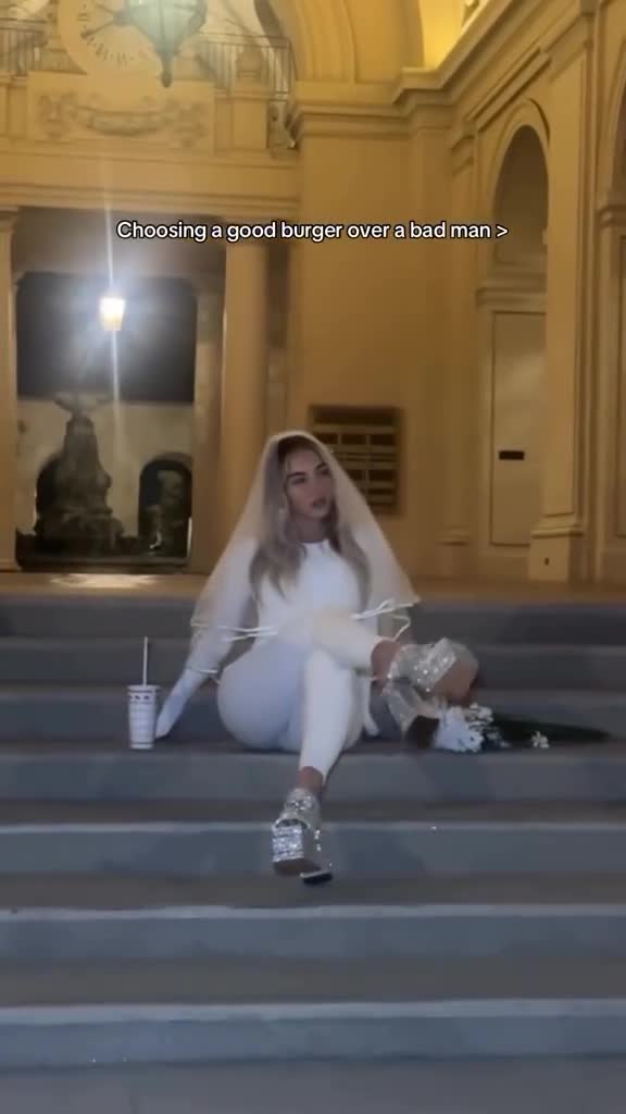 Video 584742 from Heloise Hut