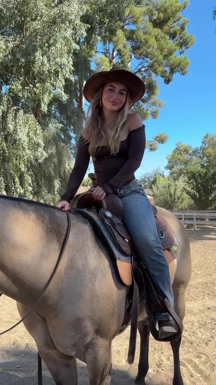 Video 584743 from Heloise Hut