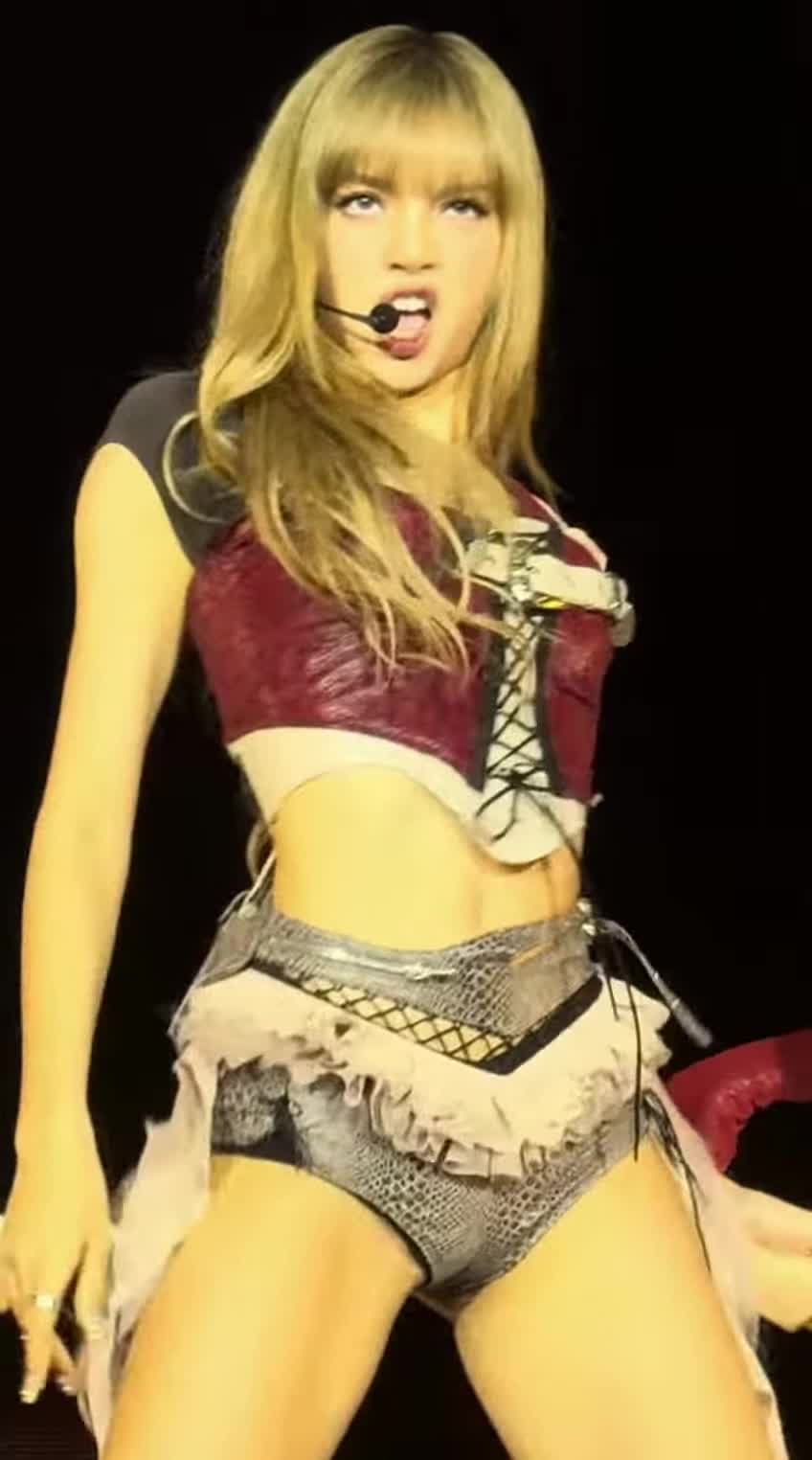 Video 590465 from Lisa | BLΛƆKPIИK (Blackpink)