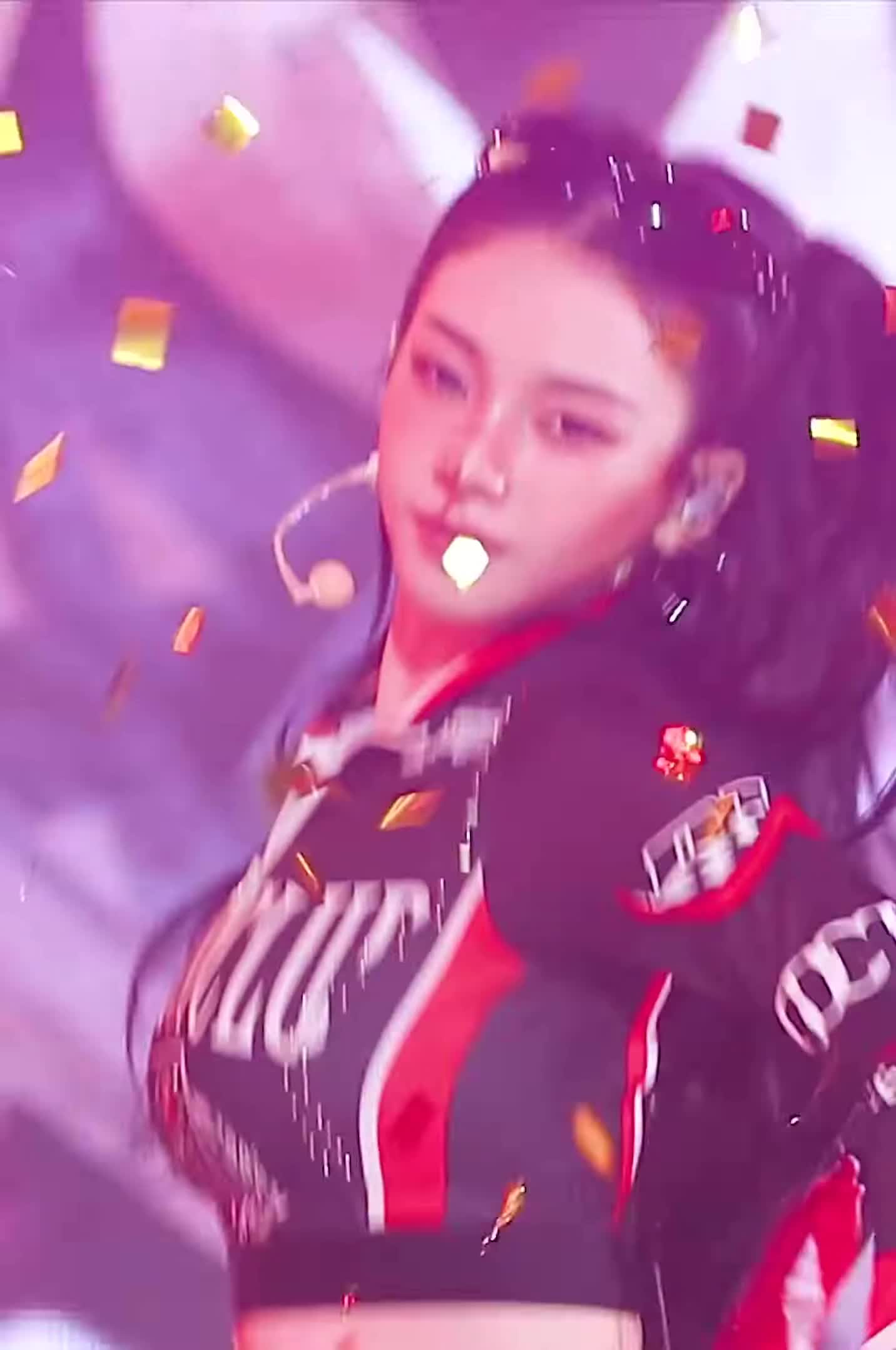 Video 590506 from Karina (æspa / aespa)