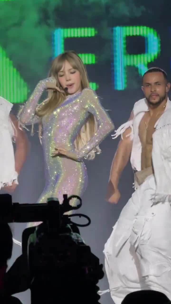 Video 590534 from Lisa | BLΛƆKPIИK (Blackpink)