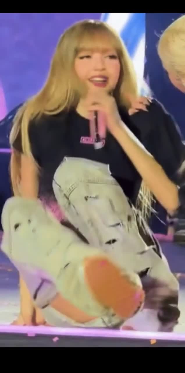 Video 590540 from Lisa | BLΛƆKPIИK (Blackpink)