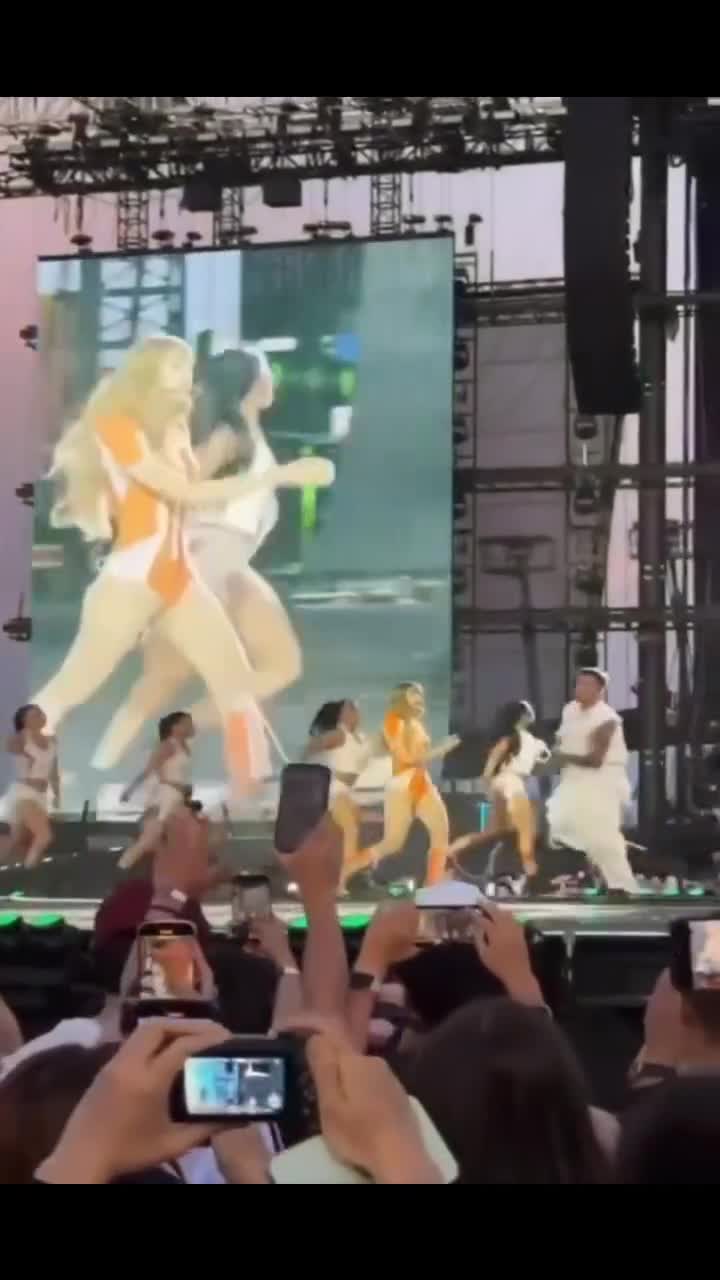 Video 590547 from Lisa | BLΛƆKPIИK (Blackpink)