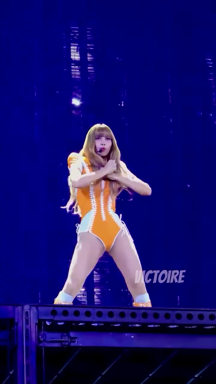 Video 590556 from Lisa | BLΛƆKPIИK (Blackpink)