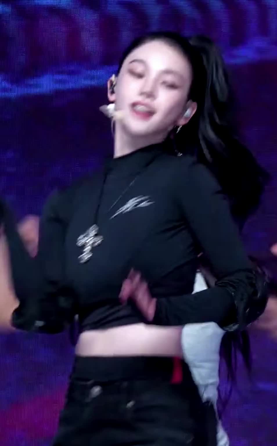 Video 590609 from Karina (æspa / aespa)