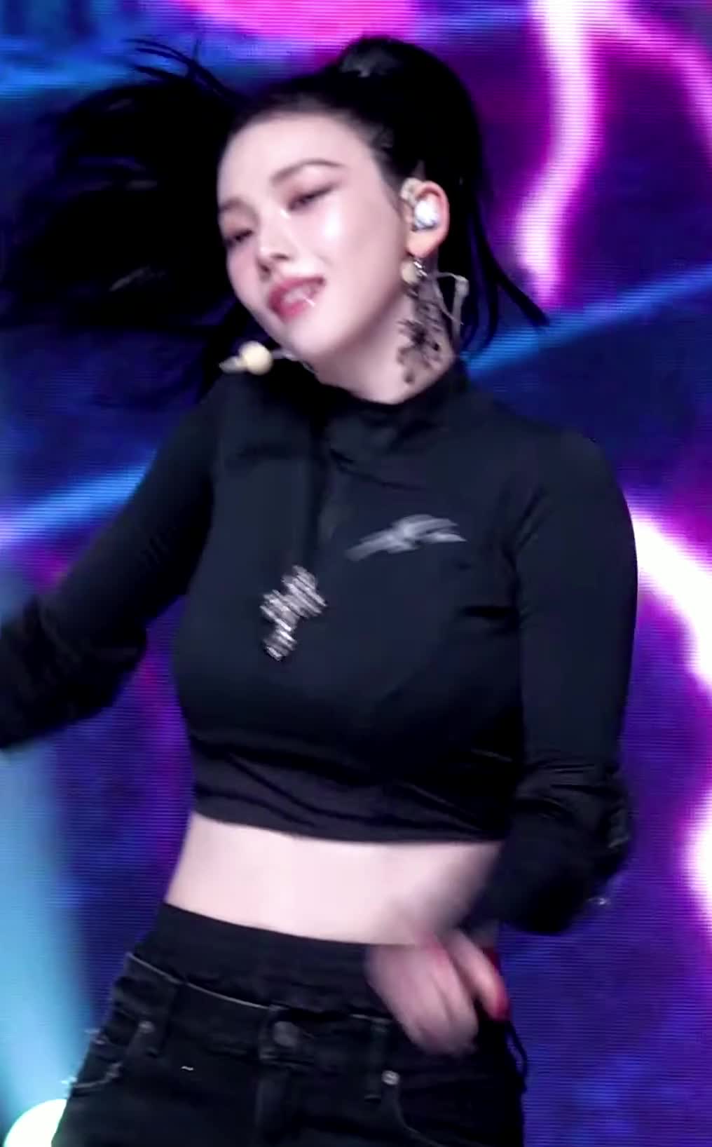 Video 590611 from Karina (æspa / aespa)