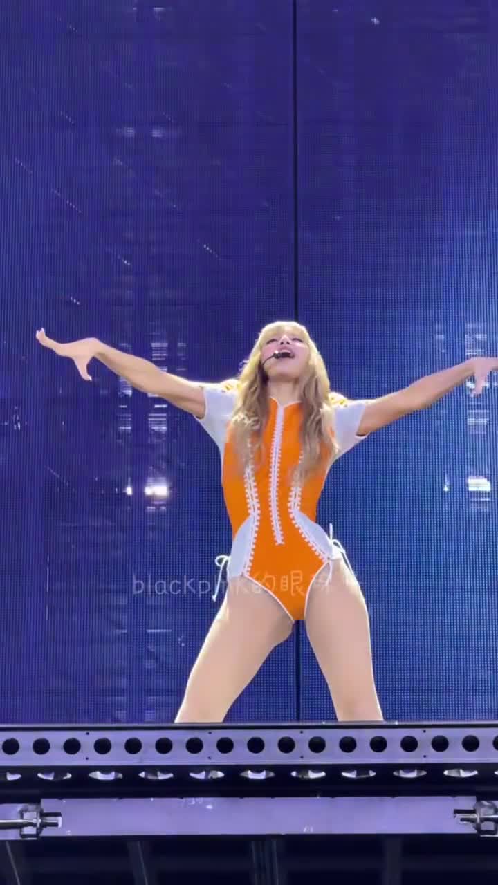 Video 590639 from Lisa | BLΛƆKPIИK (Blackpink)