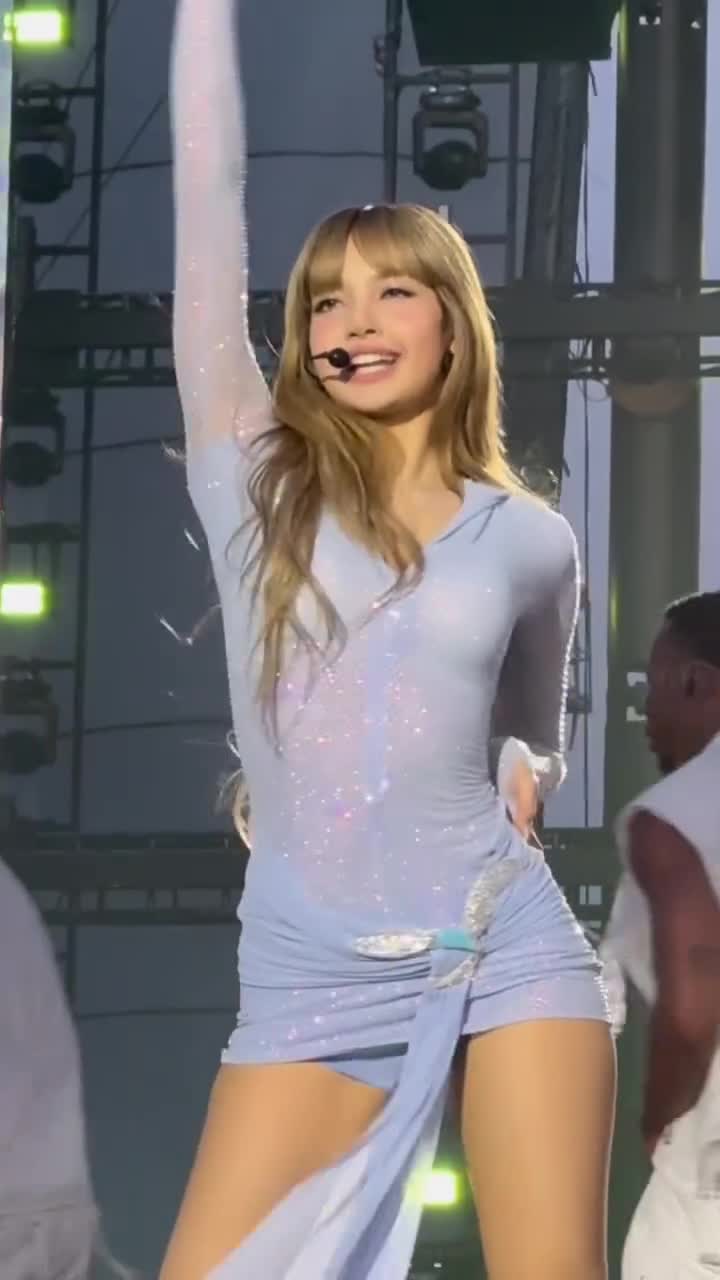 Video 590640 from Lisa | BLΛƆKPIИK (Blackpink)