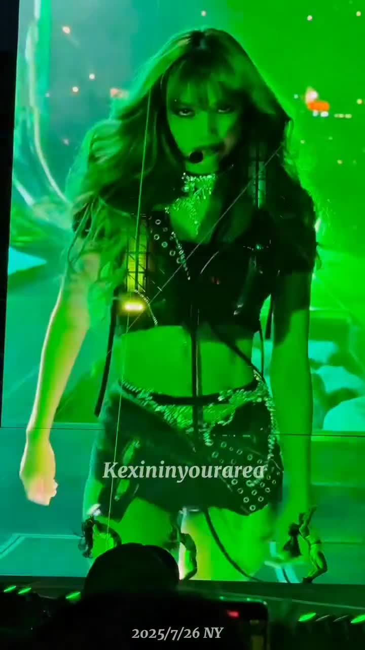Video 590664 from Lisa | BLΛƆKPIИK (Blackpink)