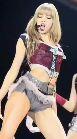 Video 590666 from Lisa | BLΛƆKPIИK (Blackpink)