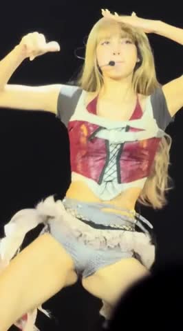 Video 590667 from Lisa | BLΛƆKPIИK (Blackpink)