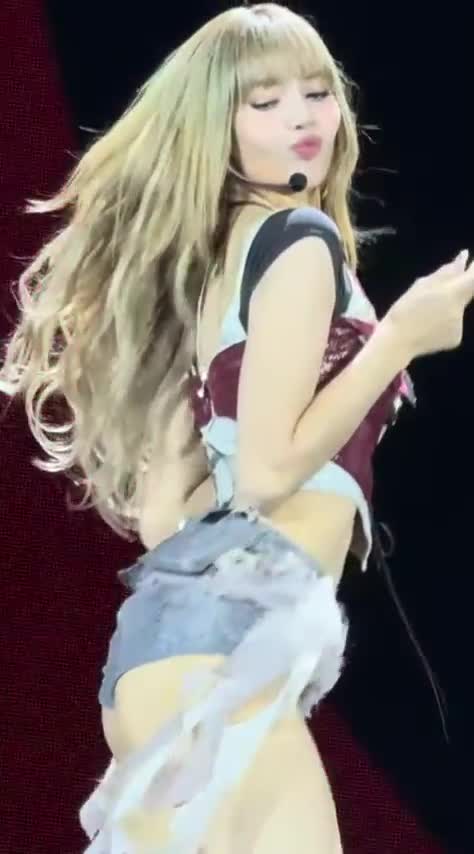Video 590668 from Lisa | BLΛƆKPIИK (Blackpink)
