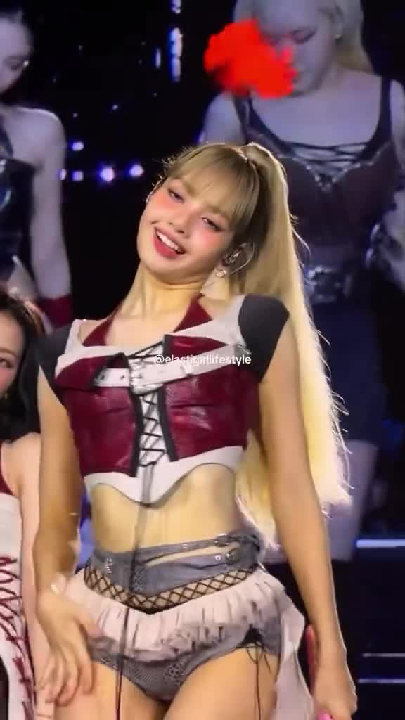 Video 590696 from Lisa | BLΛƆKPIИK (Blackpink)