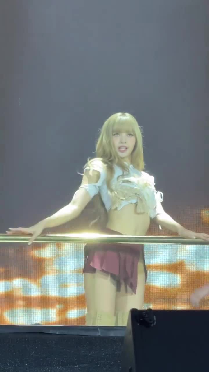 Video 590703 from Lisa | BLΛƆKPIИK (Blackpink)
