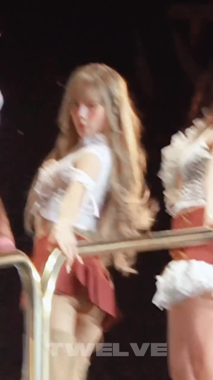 Video 590711 from Lisa | BLΛƆKPIИK (Blackpink)