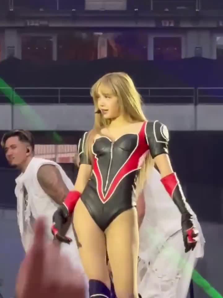 Video 590713 from Lisa | BLΛƆKPIИK (Blackpink)