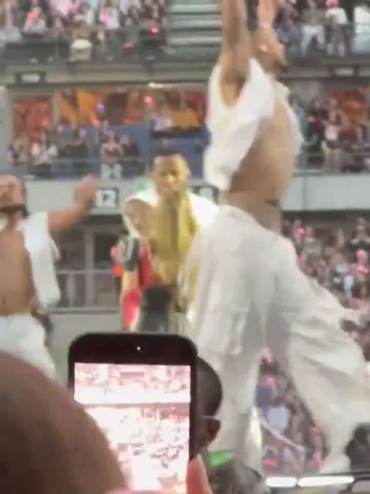 Video 590714 from Lisa | BLΛƆKPIИK (Blackpink)