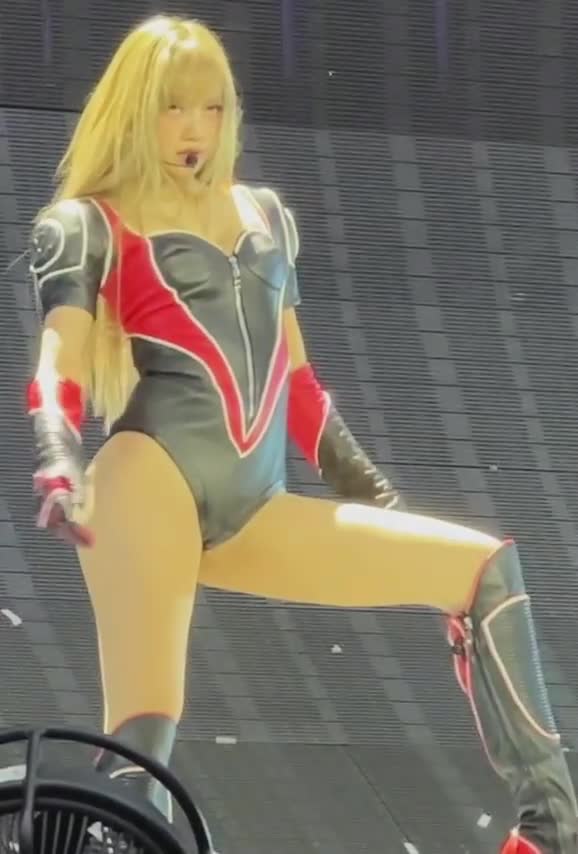 Video 590723 from Lisa | BLΛƆKPIИK (Blackpink)