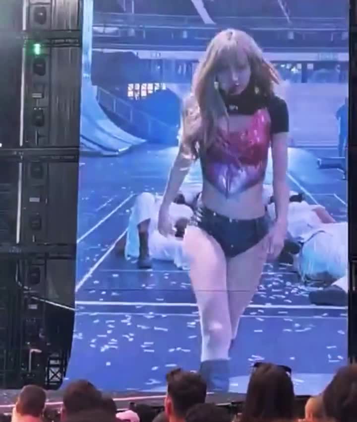 Video 590797 from Lisa | BLΛƆKPIИK (Blackpink)