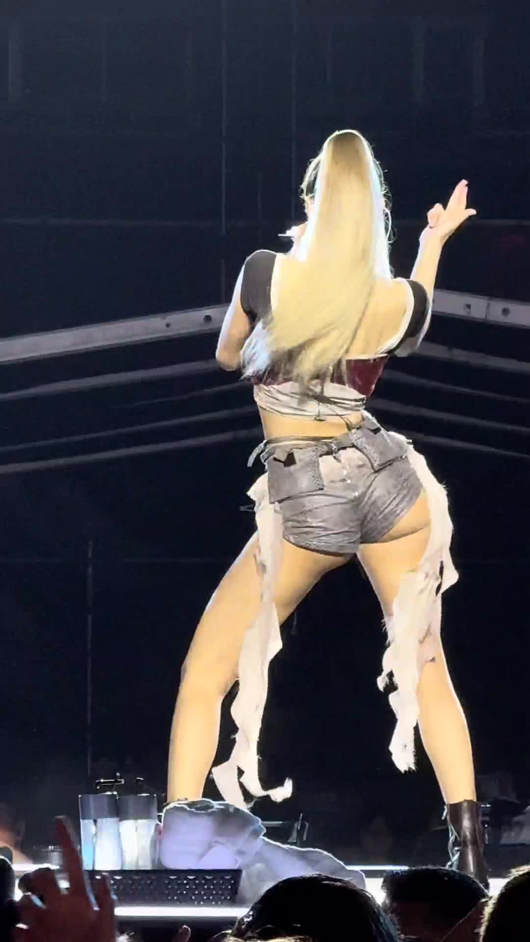 Video 590801 from Lisa | BLΛƆKPIИK (Blackpink)