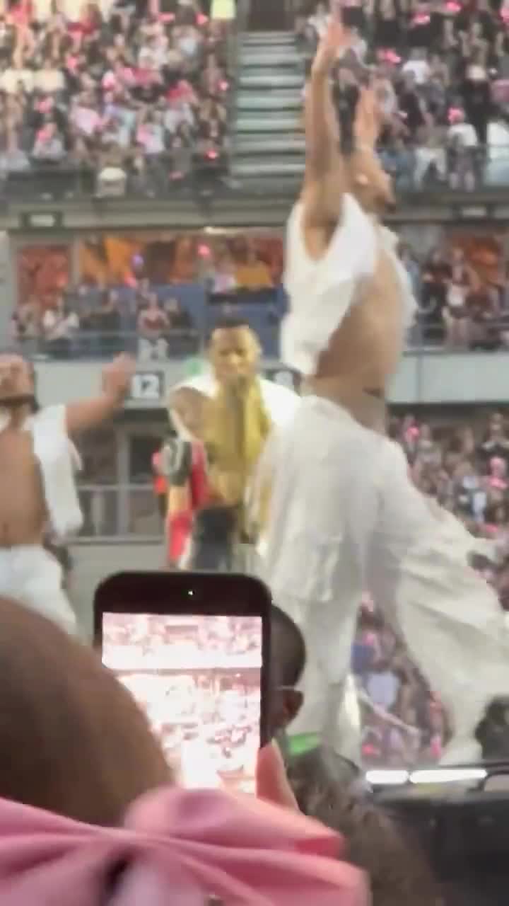 Video 590805 from Lisa | BLΛƆKPIИK (Blackpink)