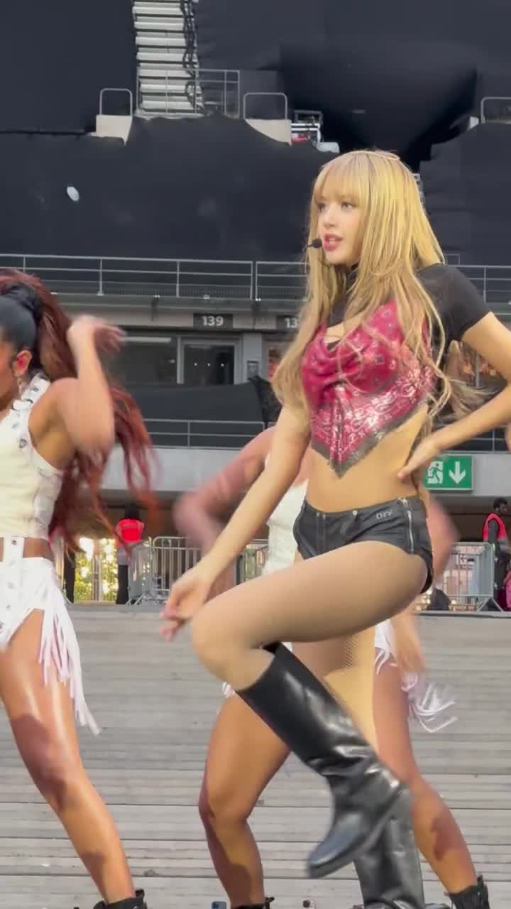 Video 590806 from Lisa | BLΛƆKPIИK (Blackpink)