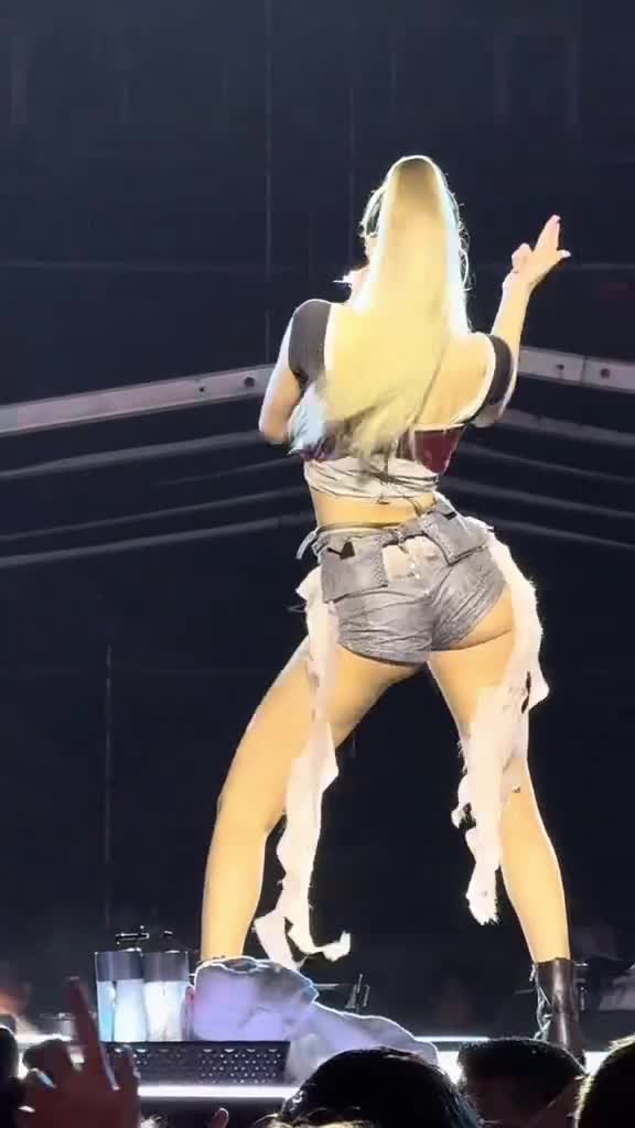 Video 590809 from Lisa | BLΛƆKPIИK (Blackpink)