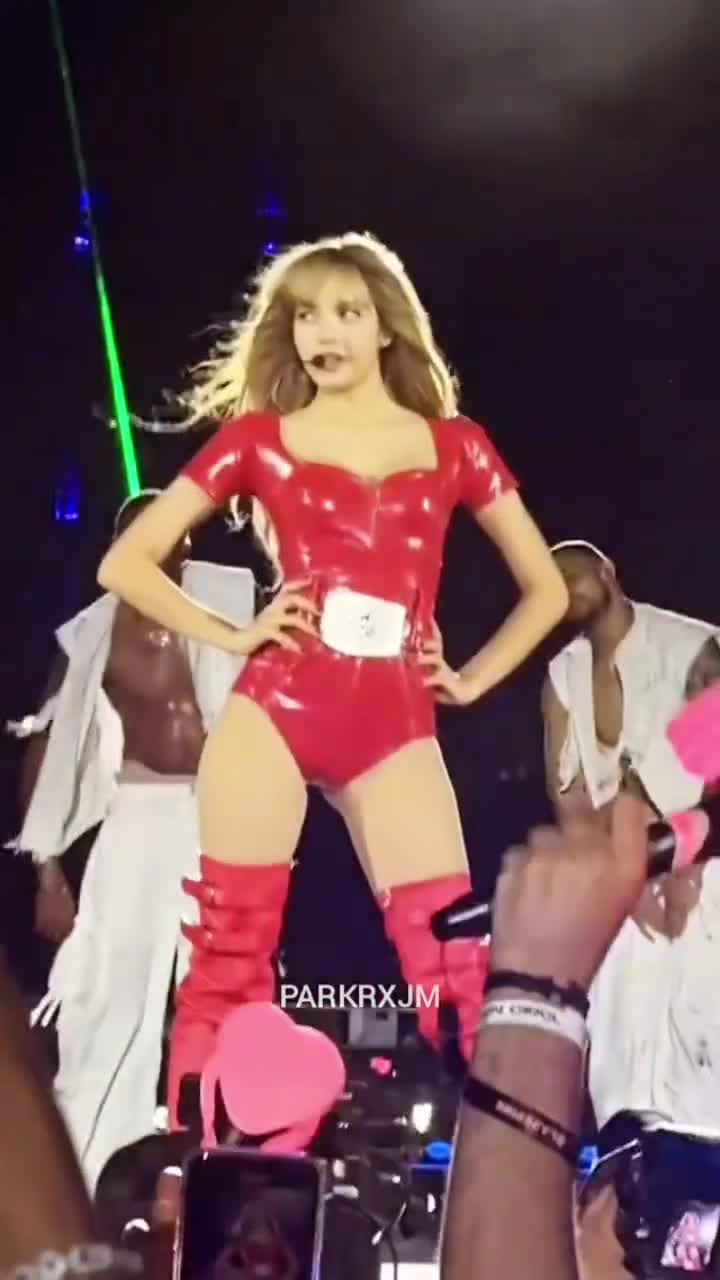 Video 590824 from Lisa | BLΛƆKPIИK (Blackpink)