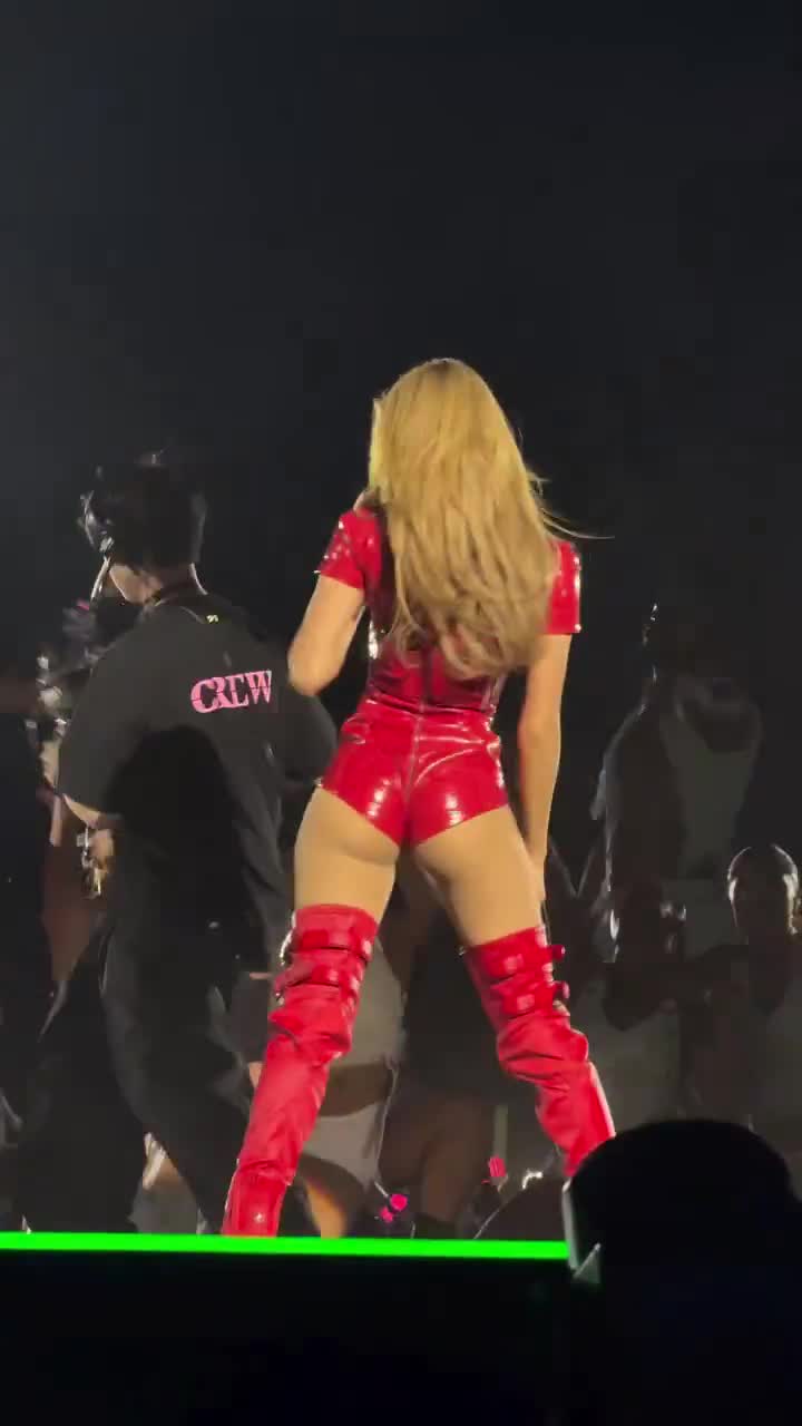 Video 590876 from Lisa | BLΛƆKPIИK (Blackpink)