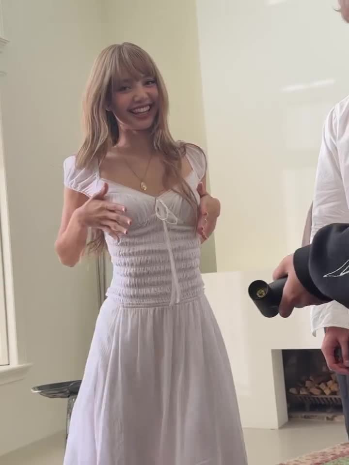 Video 590880 from Lisa | BLΛƆKPIИK (Blackpink)