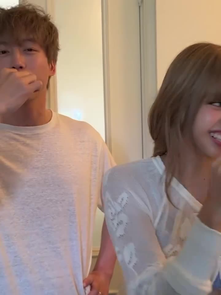 Video 590881 from Lisa | BLΛƆKPIИK (Blackpink)