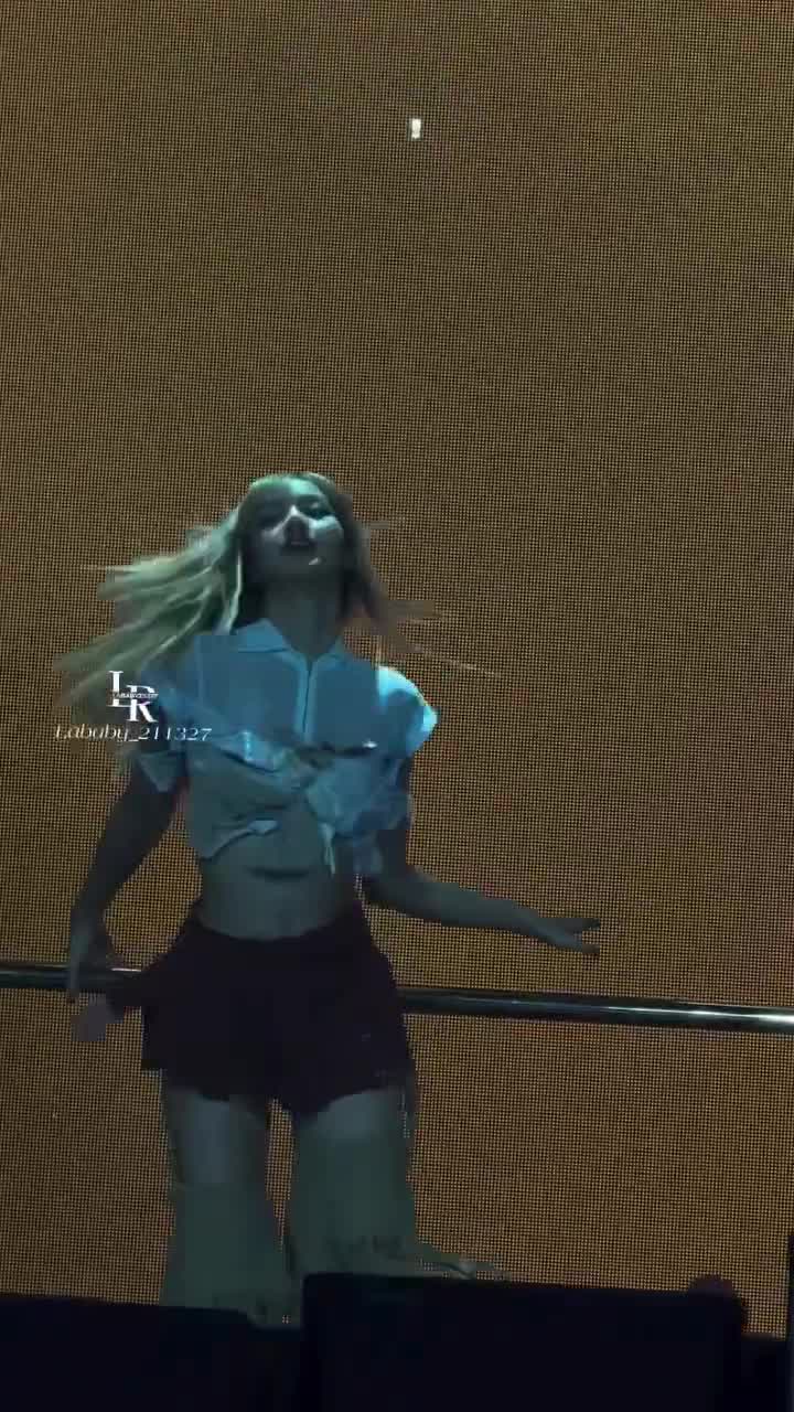 Video 590882 from Lisa | BLΛƆKPIИK (Blackpink)