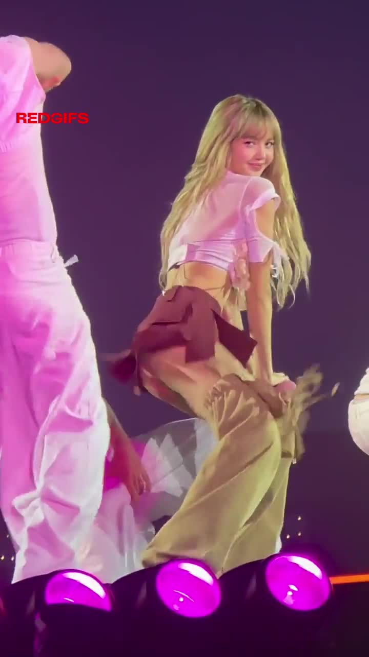 Video 590892 from Lisa | BLΛƆKPIИK (Blackpink)