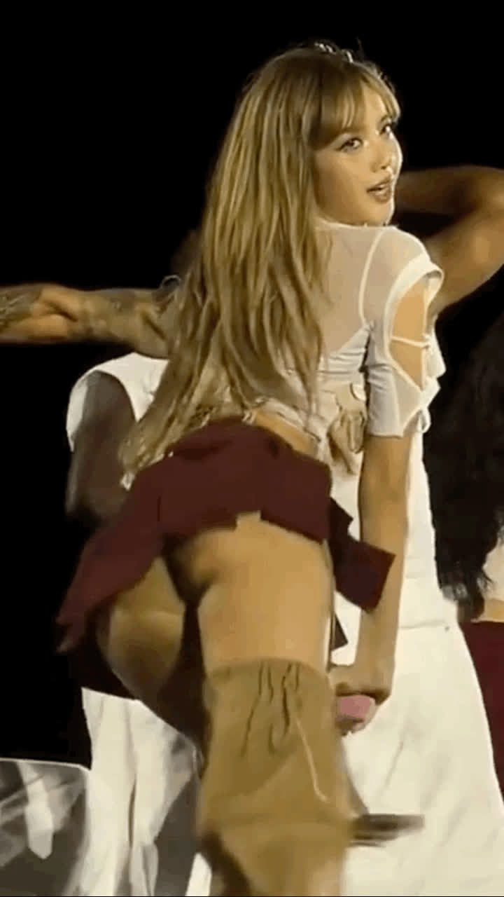 Video 590893 from Lisa | BLΛƆKPIИK (Blackpink)