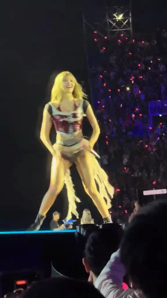 Video 590908 from Lisa | BLΛƆKPIИK (Blackpink)