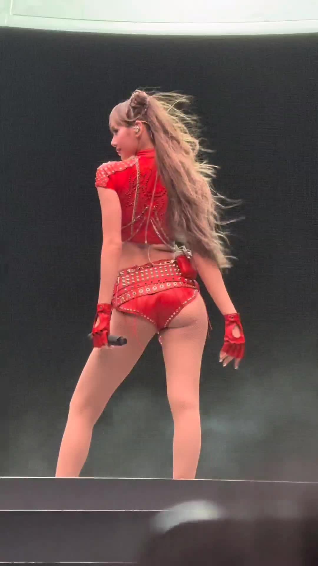 Video 590912 from Lisa | BLΛƆKPIИK (Blackpink)