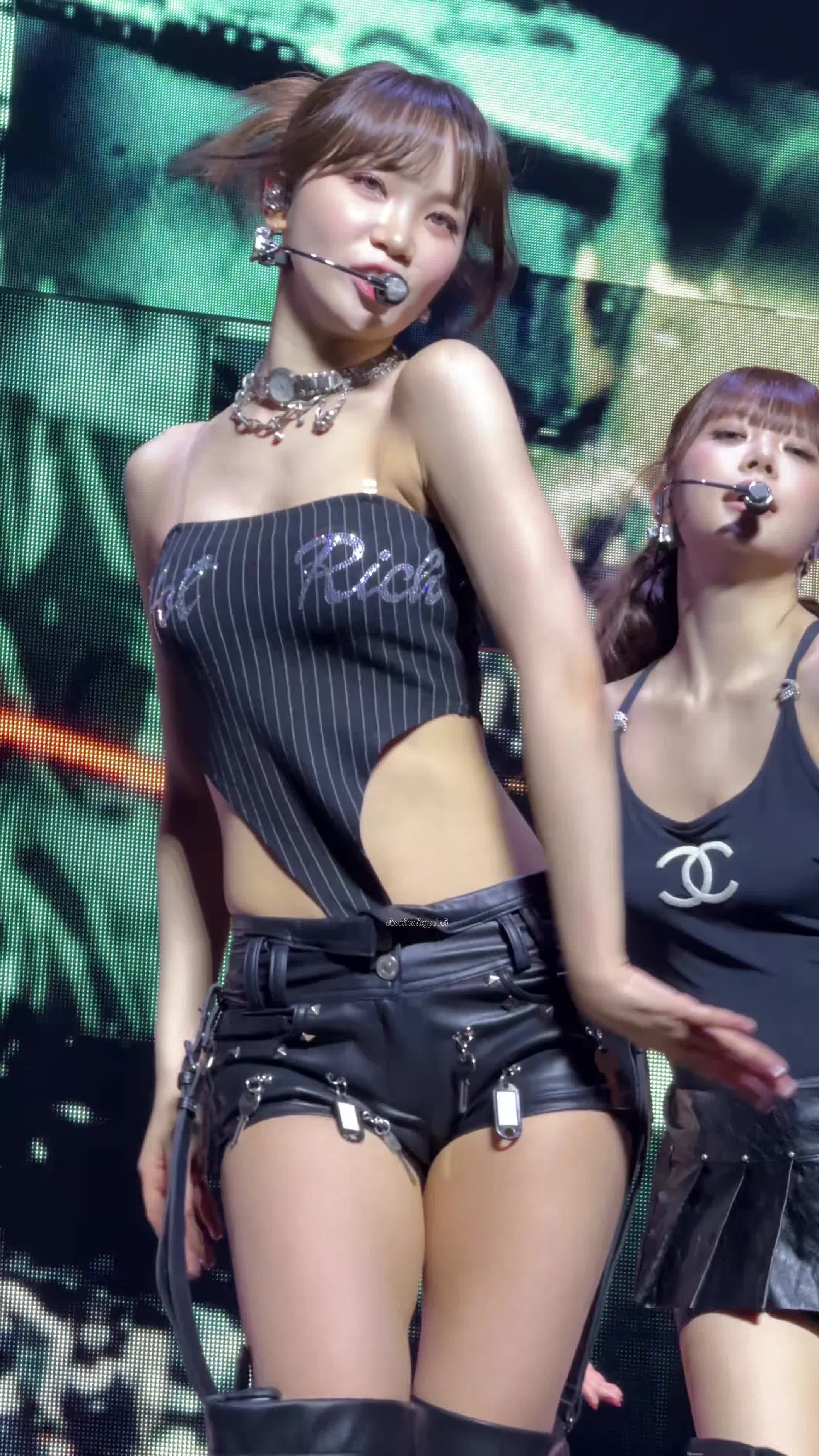 Video 591366 from Kim Chaewon 김채원 [Le Sserafim]