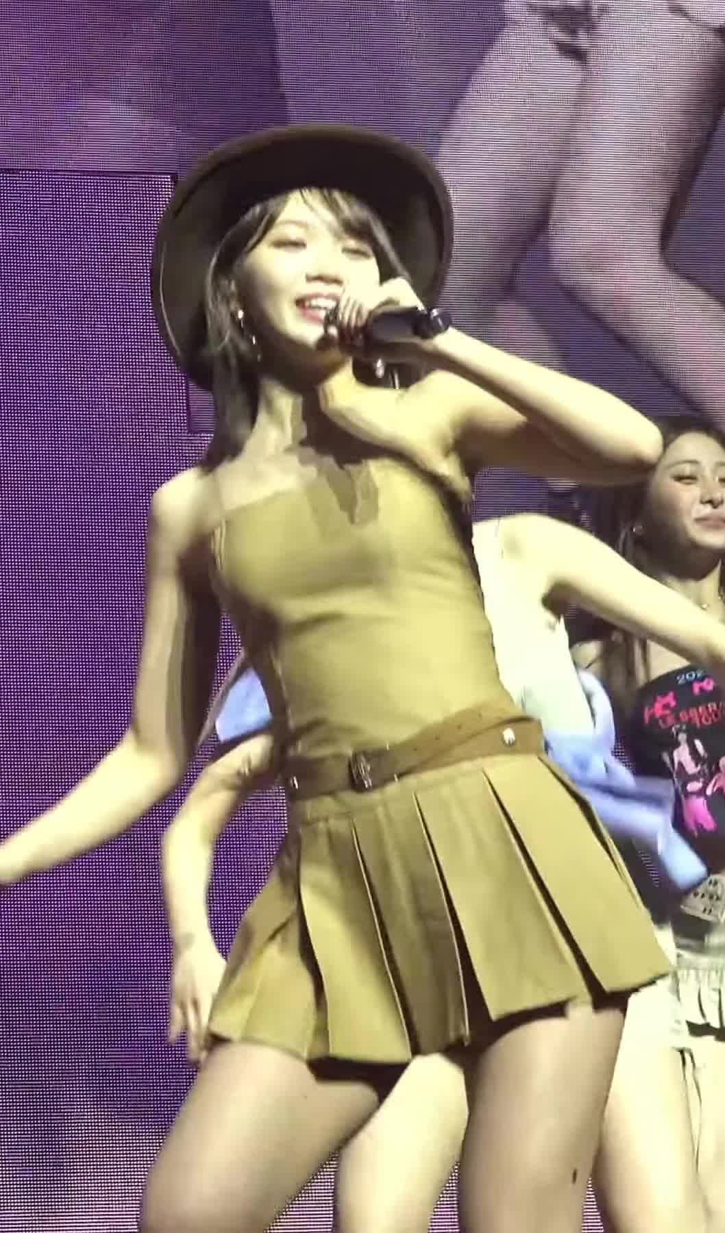 Video 591375 from Kim Chaewon 김채원 [Le Sserafim]