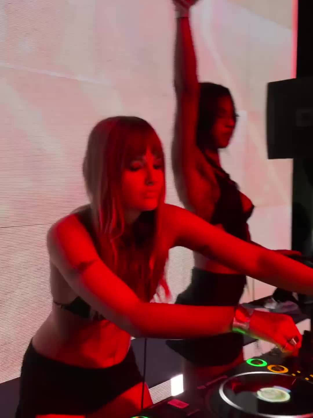 Video 591705 from Victoria De Angelis (Maneskin bassist)