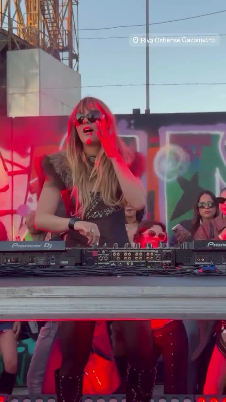 Video 591725 from Victoria De Angelis (Maneskin bassist)