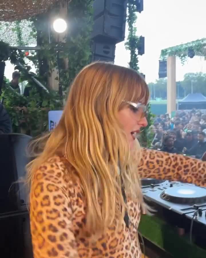 Video 591746 from Victoria De Angelis (Maneskin bassist)