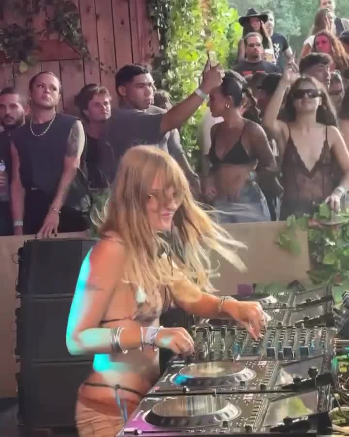 Video 591753 from Victoria De Angelis (Maneskin bassist)