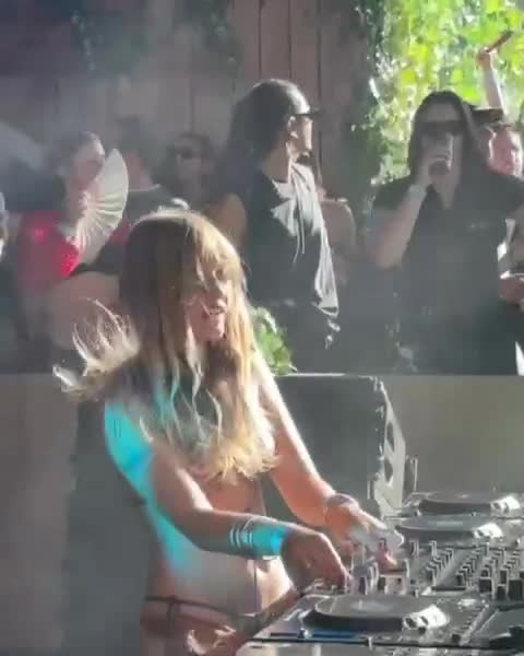 Video 591755 from Victoria De Angelis (Maneskin bassist)