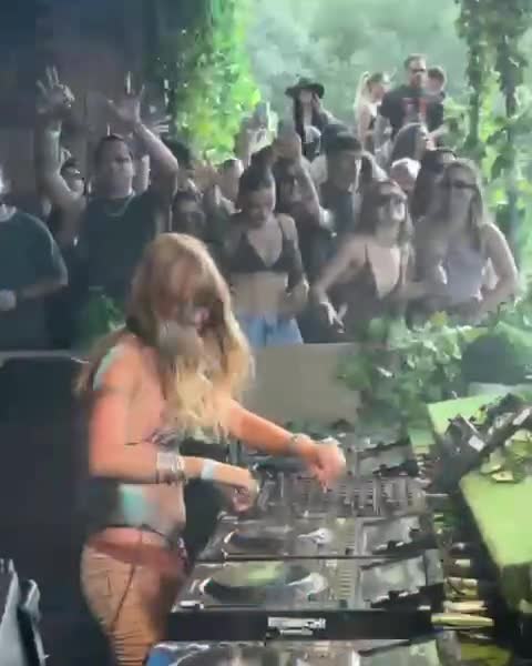 Video 591757 from Victoria De Angelis (Maneskin bassist)