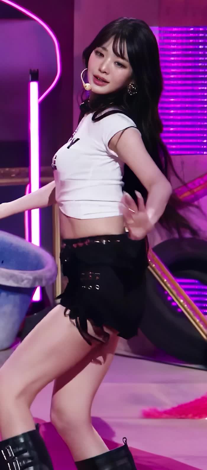 Video 592276 from Jang Won-young / 장원영 WONYOUNG