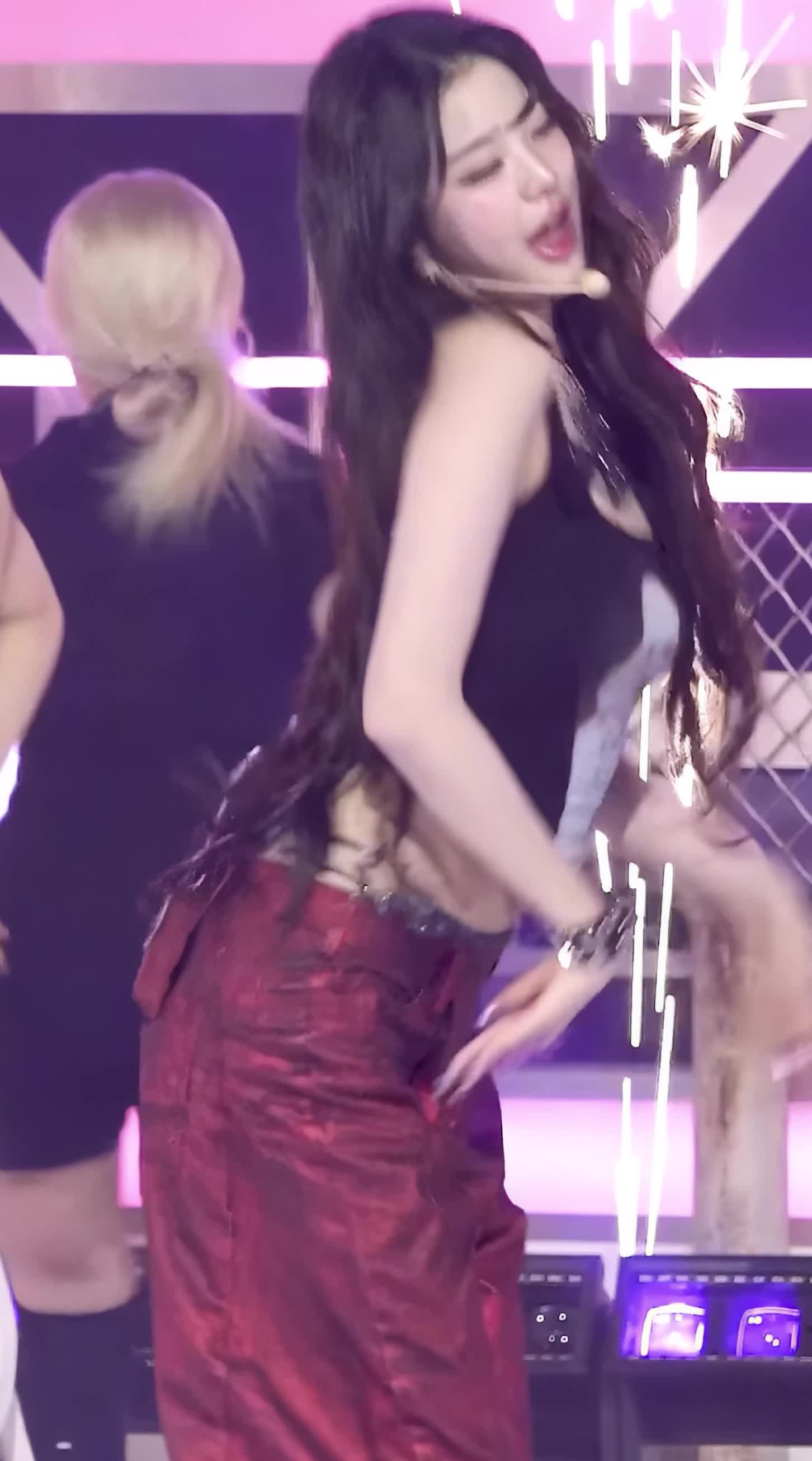 Video 592339 from Jang Won-young / 장원영 WONYOUNG